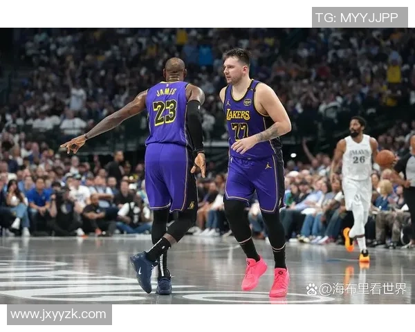 湖人赢球却出三危险，东契奇犯两大错！詹姆斯说一现实，里夫斯认可一人